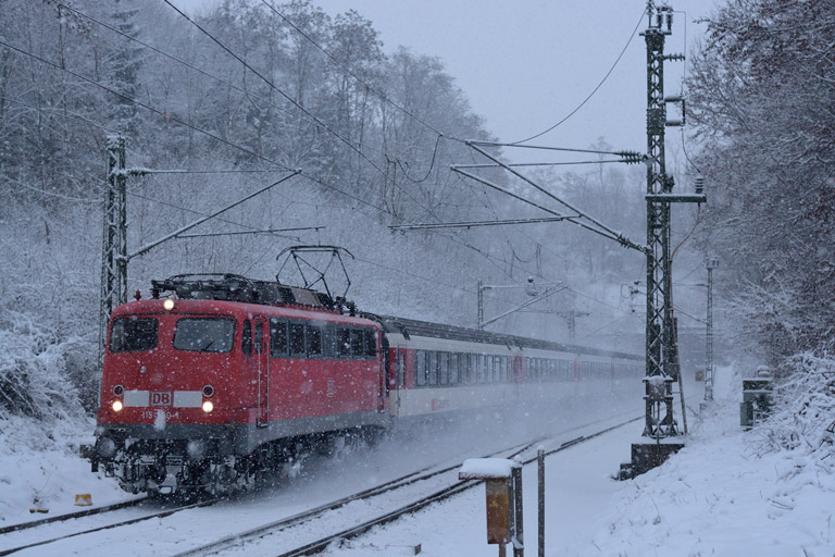 115 350 mit IC 281 bei km 18,0 (Dezember 2014)