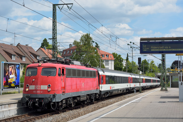115 383 mit IC 185 bei km 15,6 (Juli 2014)