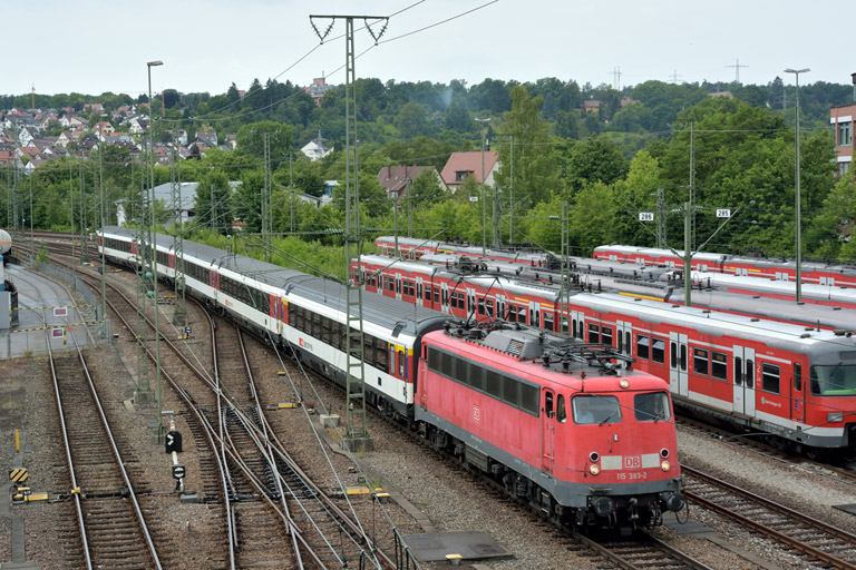 115 383 mit IC 282 bei km 16,0 (Juni 2014)
