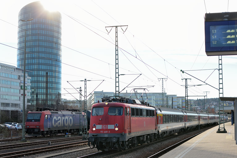 115 448 mit IC 280 und 482 013 bei km 15,6 (Dezember 2014)