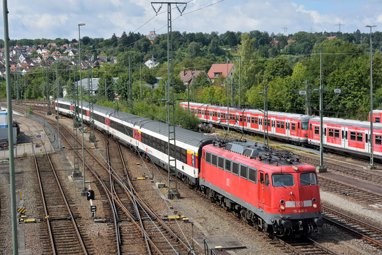115 448 mit IC 282 bei km 16,0 (August 2014)