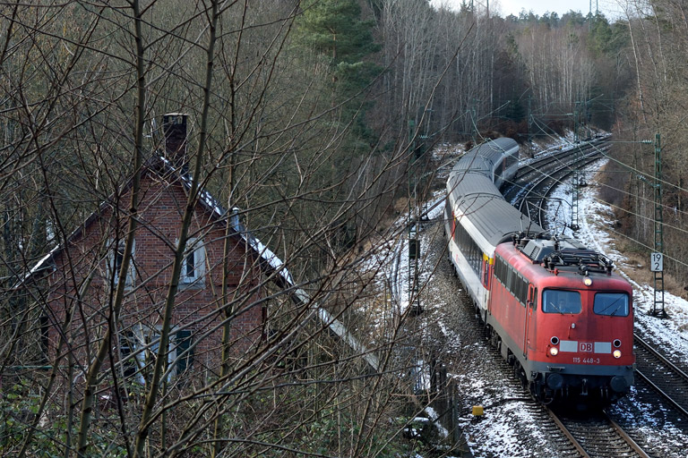 115 448 mit IC 282 bei km 19,2 (Januar 2014)