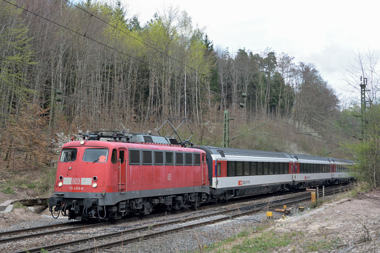 115 459 mit IC 281 bei km 18,2 (April 2014)