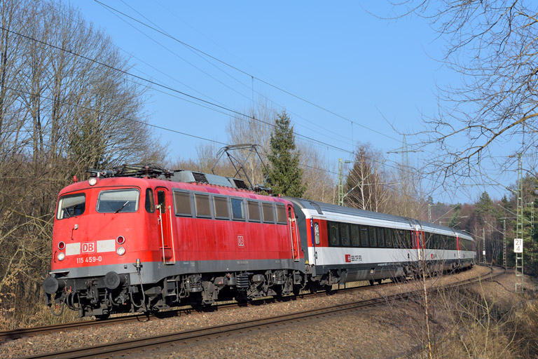 115 459 mit IC 281 bei km 21,4 (M&auml;rz 2014)