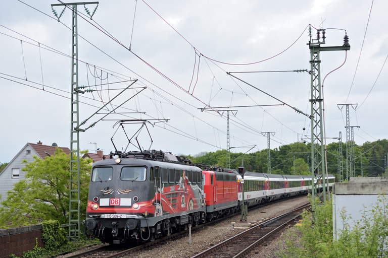 115 509 und 181 218 mit IC 186 bei km 16,8 (Mai 2014)