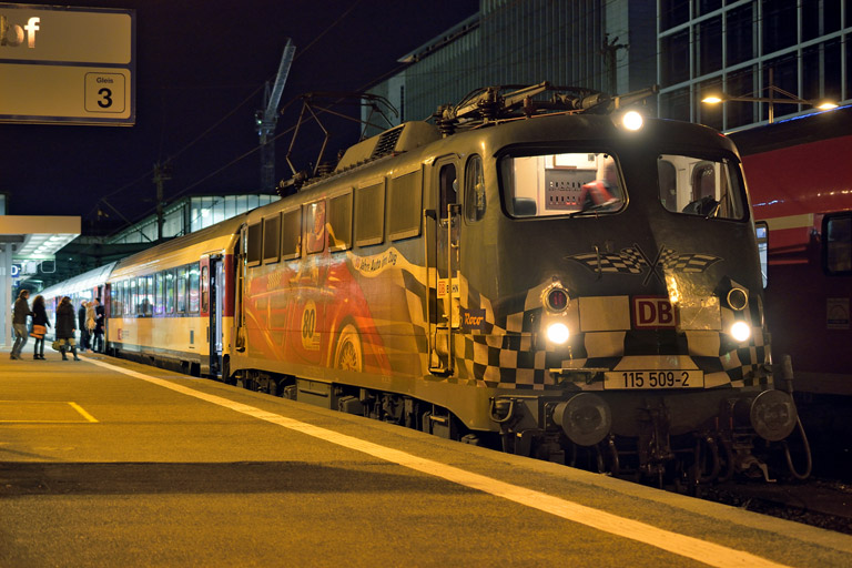 115 509 mit IC 285 bei km 0,4 (Januar 2014)