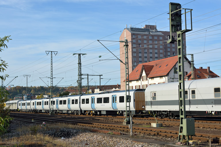 "Thameslink" Class 700 bei km 15,6 (November 2014)