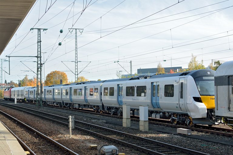 "Thameslink" Class 700 bei km 15,6 (November 2014)