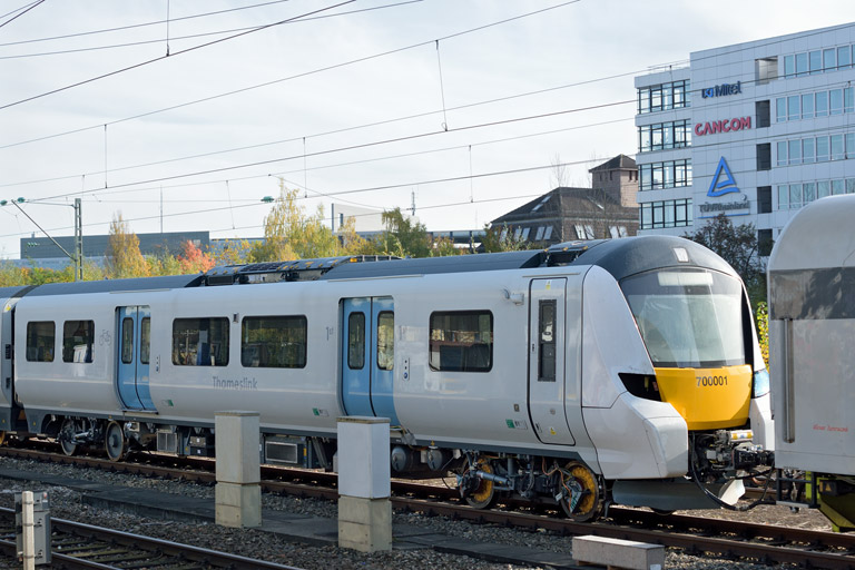 "Thameslink" Class 700 bei km 15,6 (November 2014)