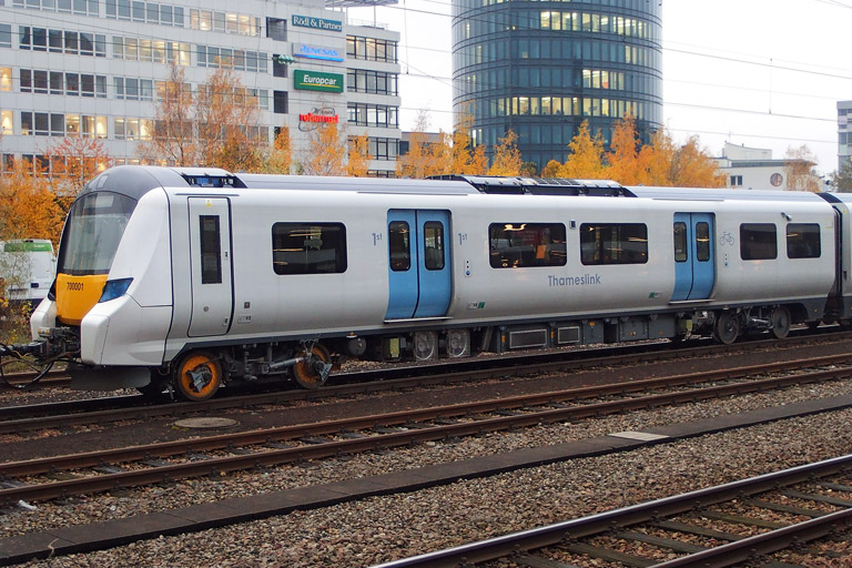 "Thameslink" Class 700 bei km 15,6 (November 2014)