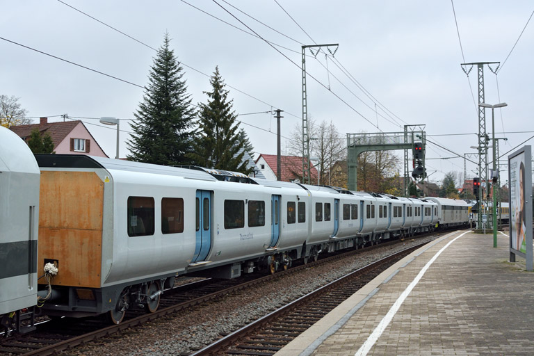 "Thameslink" Class 700 bei km 16,8 (November 2014)