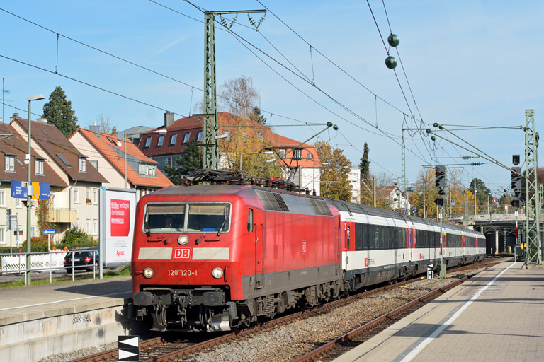 120 120 mit IC 185 bei km 15,6 (November 2014)