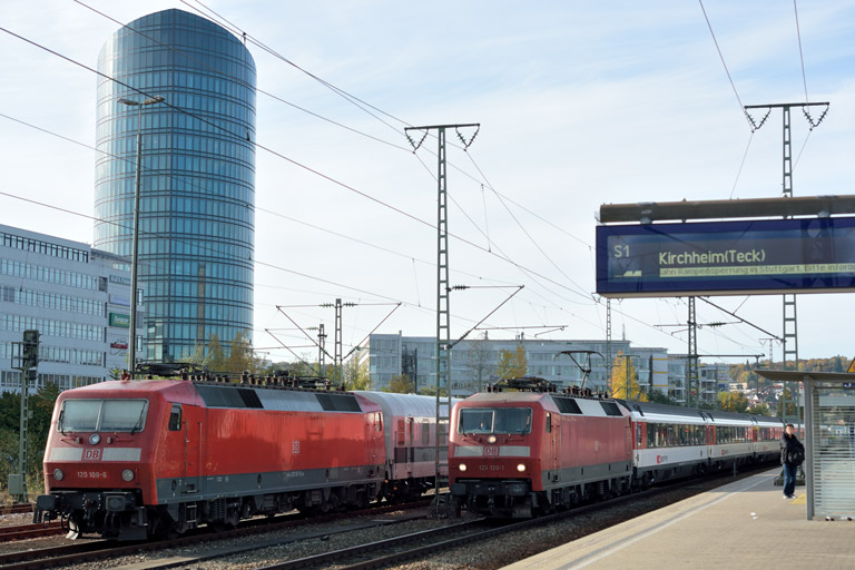 120 120 mit IC 284 und 120 108 bei km 15,6 (November 2014)
