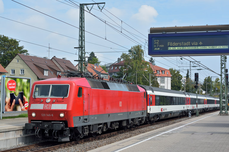 120 146 mit IC 185 bei km 15,6 (September 2014)