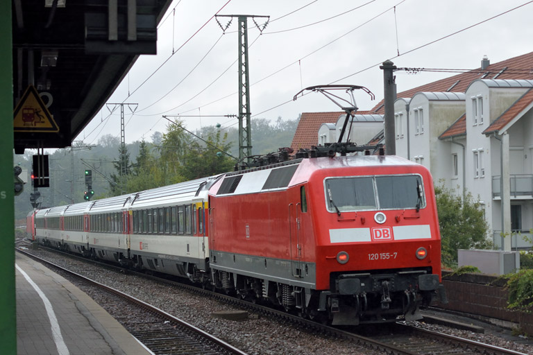 120 155 mit IC 2517 bei km 16,8 (September 2014)