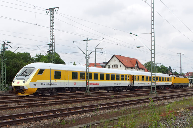 120 502 mit Mess-NbZ 94310 bei km 15,8 (Mai 2014)
