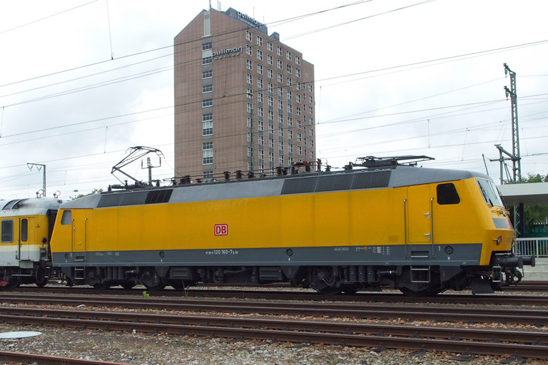 120 502 mit Mess-NbZ 94310 bei km 15,8 (Mai 2014)