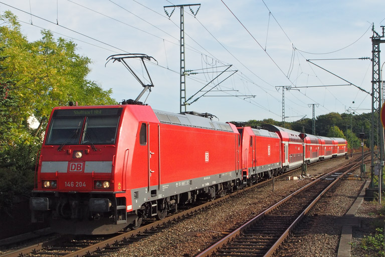 146 204 und 146 214 mit RE 19044 bei km 16,8 (September 2014)