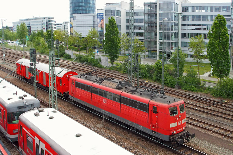 151 100 mit Hilfz 99970 bei km 15,8 (Mai 2014)