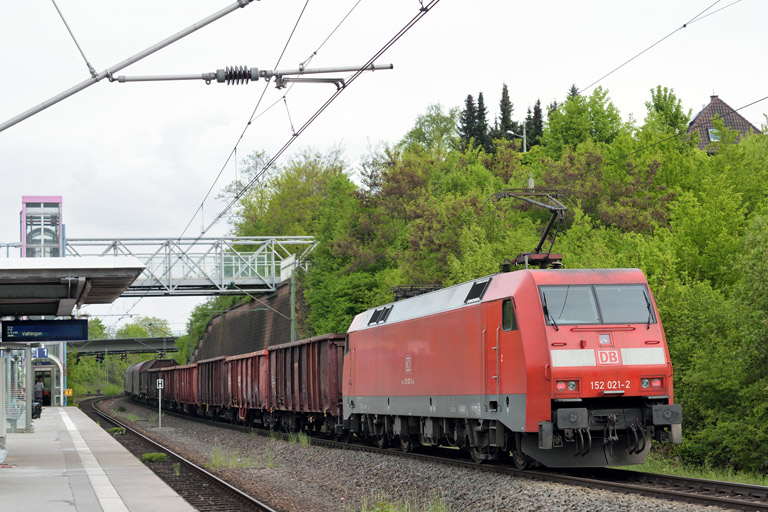 152 021 mit EK 56173 bei km 14,2 (April 2014)