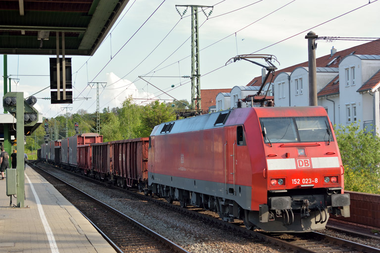152 023 mit EK 56173 bei km 16,8 (April 2014)