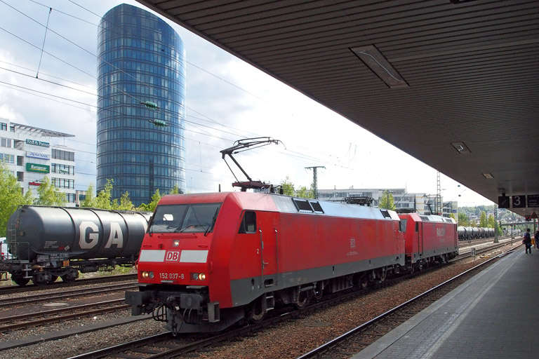 152 037 und 185 266 bei km 15,6 (April 2014)