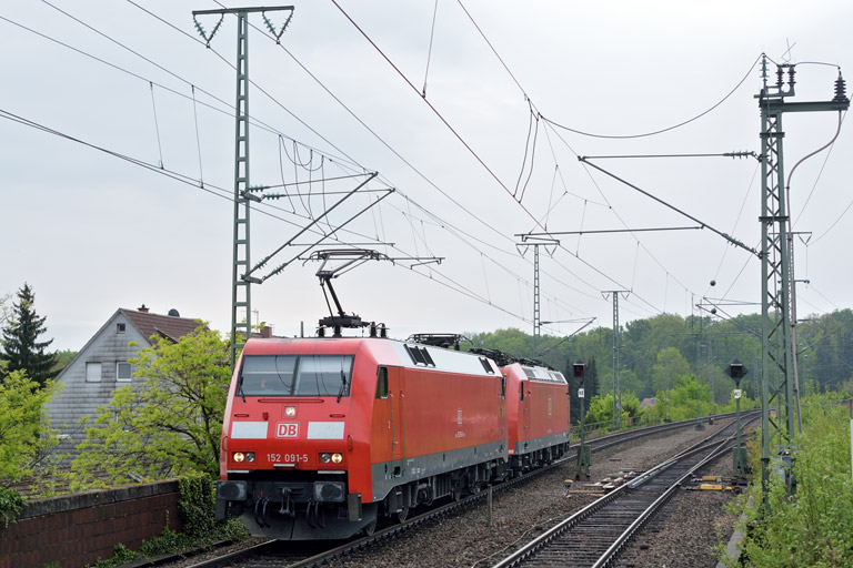 152 091 und 185 086 bei km 16,8 (April 2014)