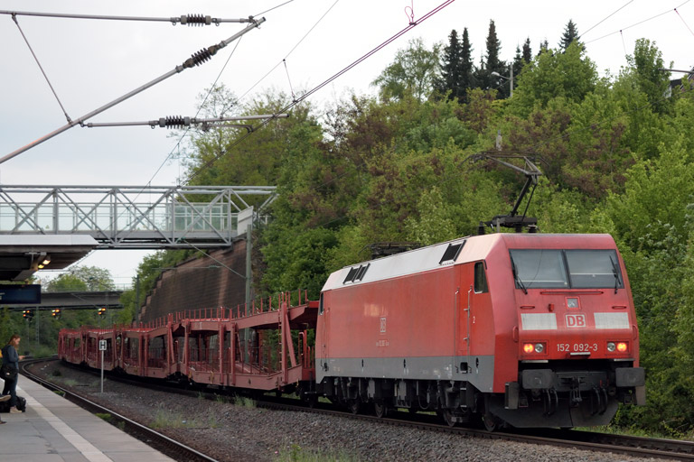 152 092 mit EK 56181 bei km 14,2 (April 2014)