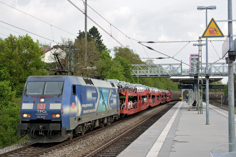 152 135 mit GA 52930 bei km 14,2 (April 2014)