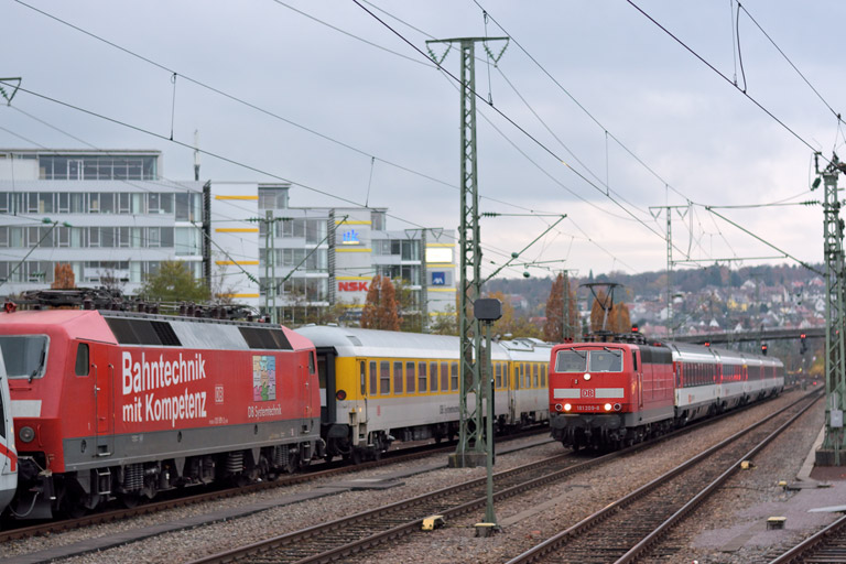 181 209 mit IC 186 und 120 501 bei km 15,8 (November 2014)