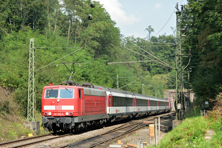 181 209 mit IC 2511 bei km 18,0 (September 2014)