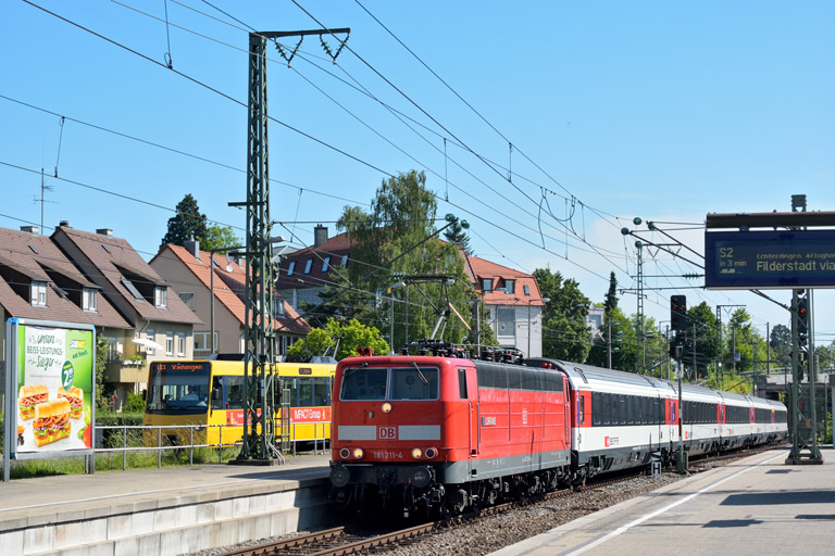 101 144 mit IC 284 bei km 16,0 (Juni 2014)