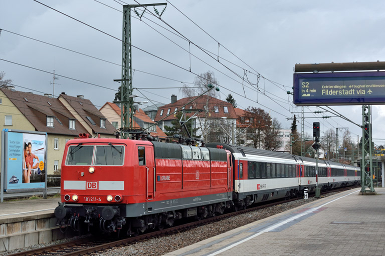181 211 mit IC 187 bei km 15,6 (Februar 2014)