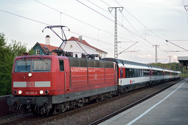 181 220 mit IC 182 bei km 16,8 (April 2014)