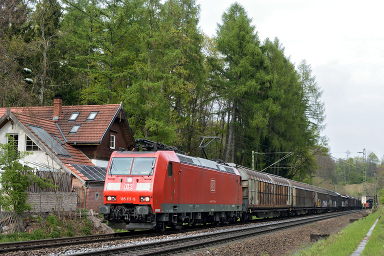 185 117 mit EZ 44691 bei km 18,2 (April 2014)