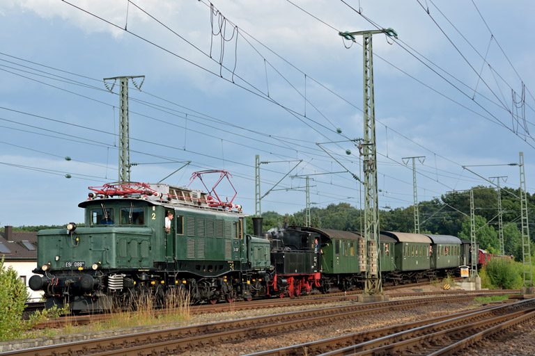 194 088 und T3 930 mit DPE 74548 bei km 17,0 (Juli 2014)