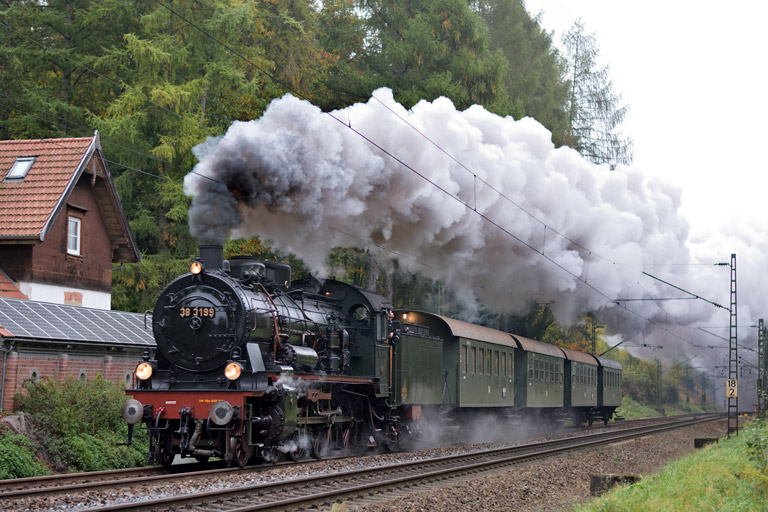 38 3199 mit DPE 79390 bei km 18,2 (Oktober 2014)