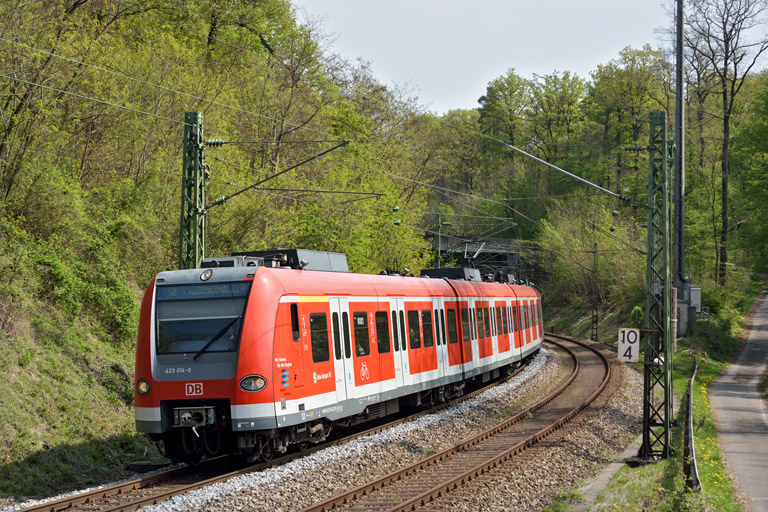 423 014 als S2 bei km 10,4 (April 2014)