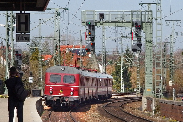 425 420/120 als DPN 25486 bei km 16,6 (M&auml;rz 2014)