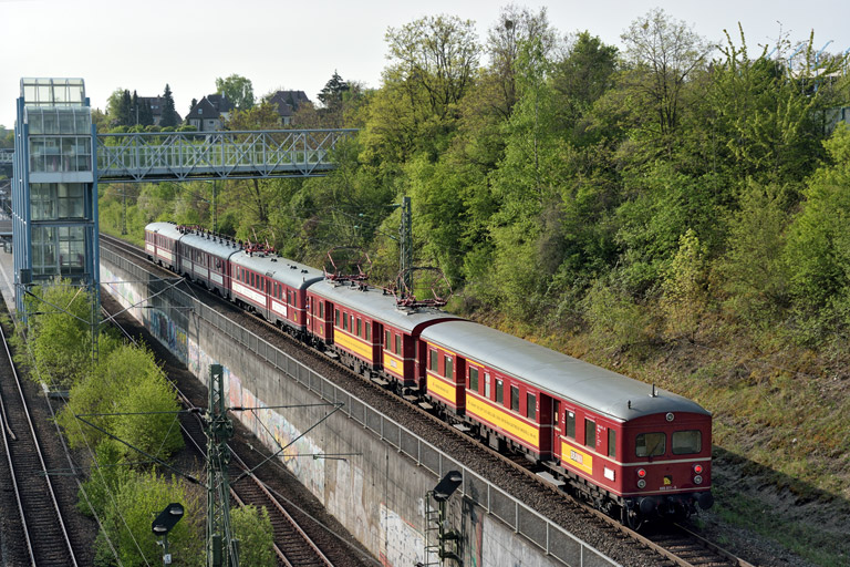 425 420/120 und 465 005/865 611 als DPE 20344 bei km 14,0 (April 2014)