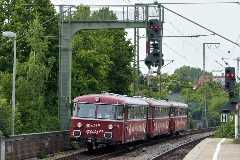 998 554, 998 417 und 798 469 bei km 16,6 (Juni 2014)