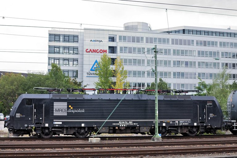 ES 64 F4-992 bei km 15,6 (September 2014)