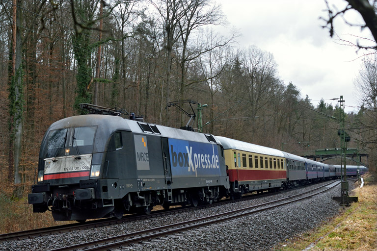 ES 64 U2-008 mit DPE 2101 bei km 11,6 (Februar 2014)