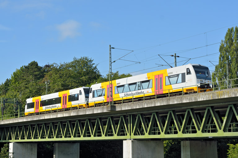 Regioshuttles als DLr 2100 bei km 14,6 (August 2014)