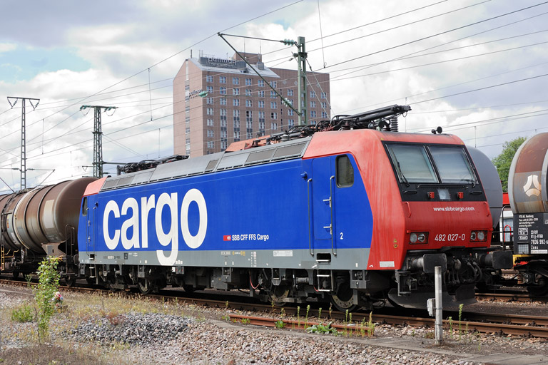 482 027 bei km 15,6 (August 2014)