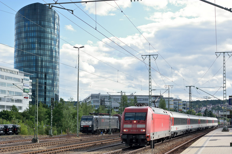 101 012 mit IC 184 bei km 15,6 (Juli 2015)