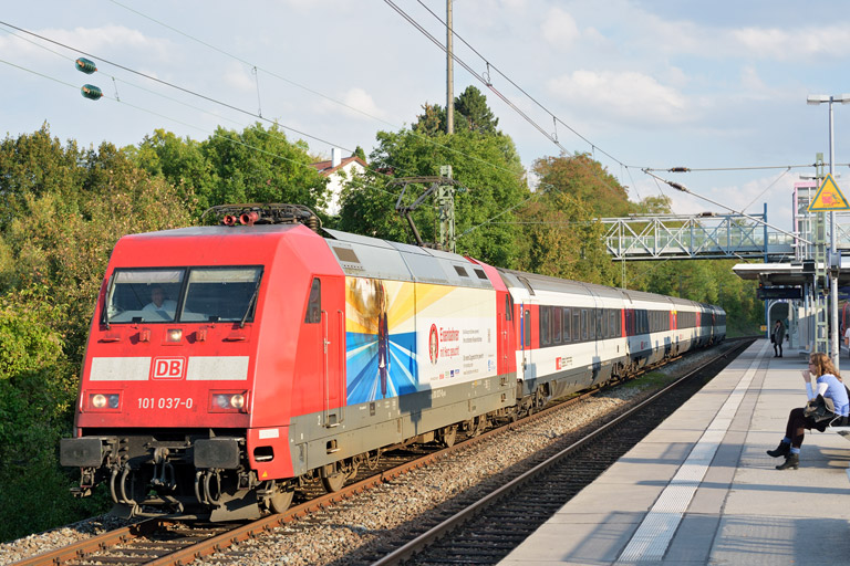101 037 mit IC 184 bei km 14,2 (September 2015)
