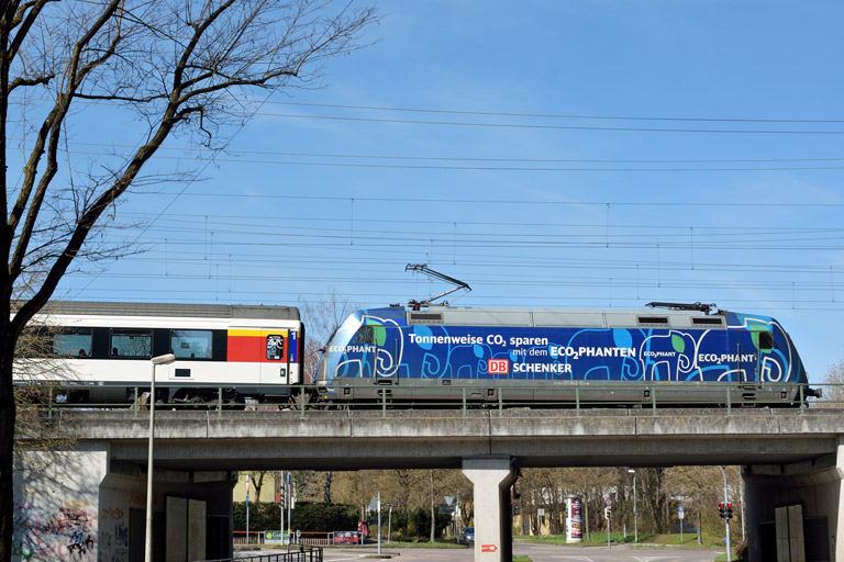 101 042 mit IC 282 bei km 16,4 (April 2015)