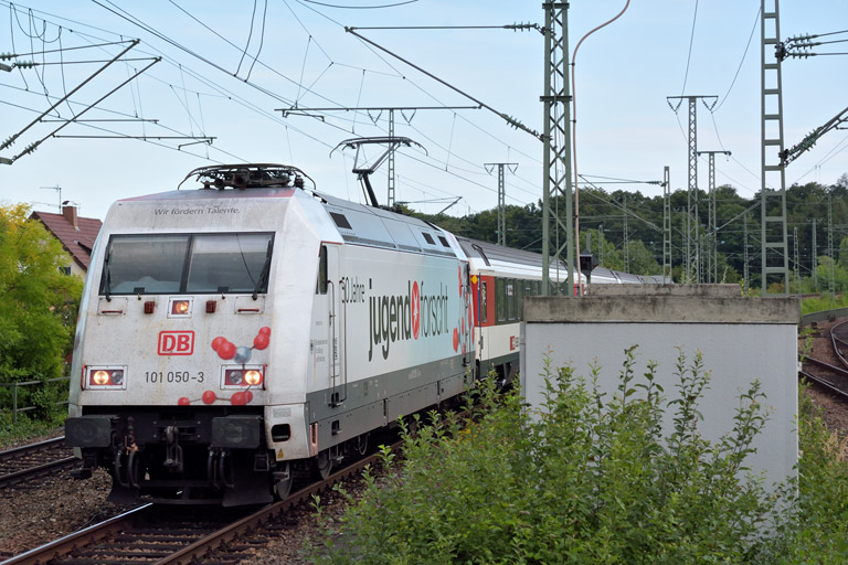 101 050 mit IC 184 bei km 16,8 (August 2015)