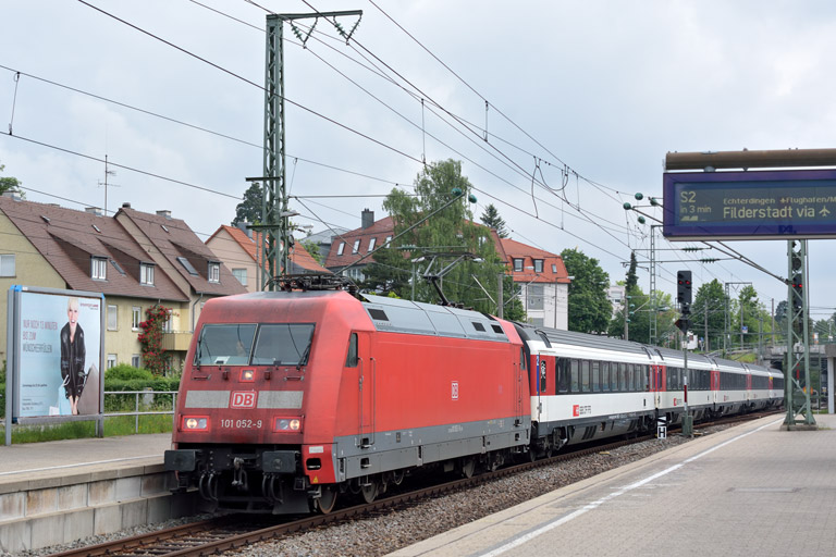 101 052 mit IC 183 bei km 15,6 (Mai 2015)